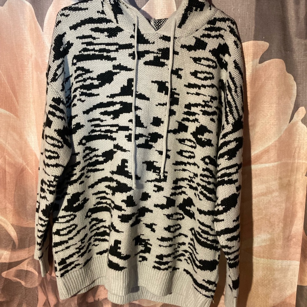 Woman’s size XL Grey and Black Sweater hoodie brand new never worn